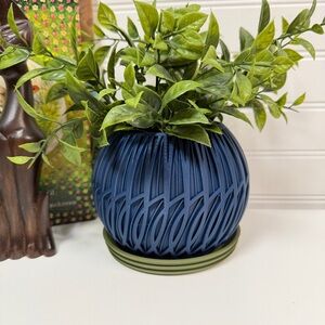 The Zyra Planter, Indoor Flower Pot, Tabletop Planter, Ribbed Lattice Pattern